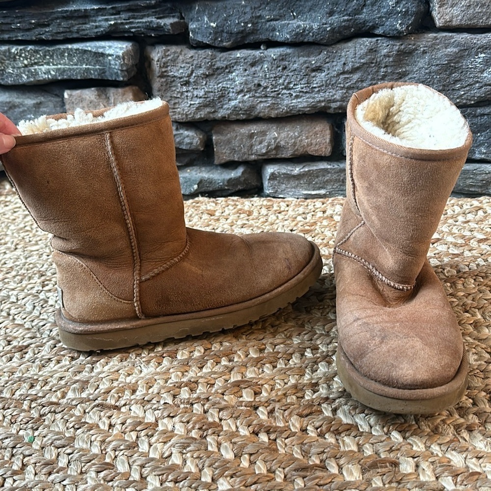 Ugg classic short boot brown size 7